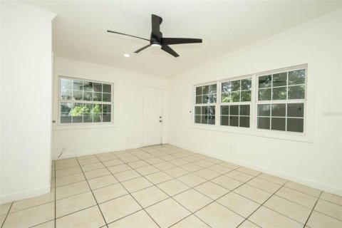 House in Orlando, Florida 3 bedrooms, 130.43 sq.m. № 2416975 - photo 13