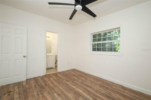 House in Orlando, Florida 3 bedrooms, 130.43 sq.m. № 2416975 - photo 17