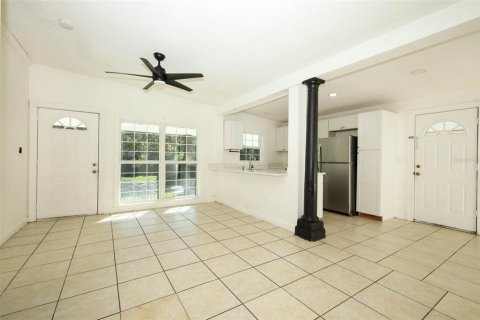 House in Orlando, Florida 3 bedrooms, 130.43 sq.m. № 2416975 - photo 9