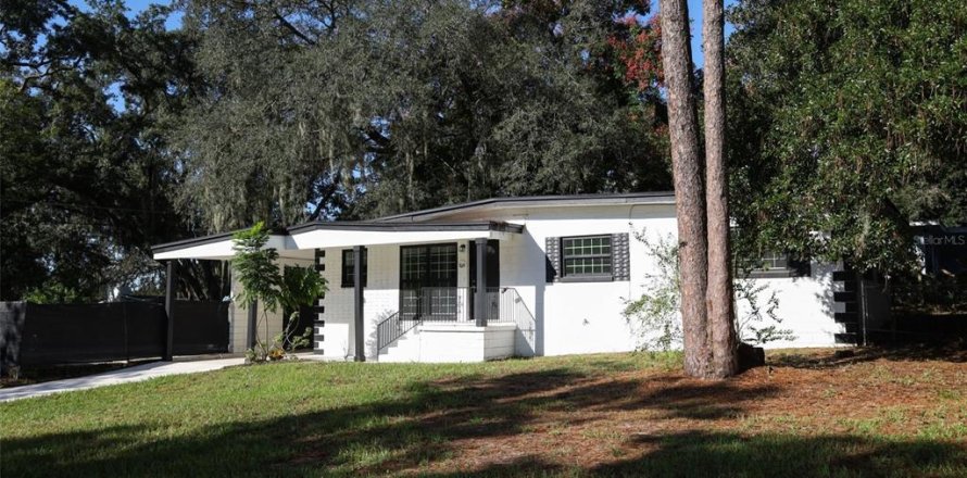 House in Orlando, Florida 3 bedrooms, 130.43 sq.m. № 2416975