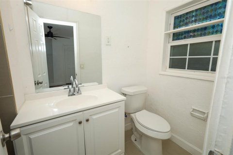 House in Orlando, Florida 3 bedrooms, 130.43 sq.m. № 2416975 - photo 19