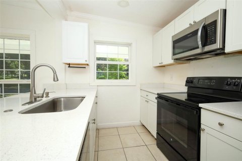 House in Orlando, Florida 3 bedrooms, 130.43 sq.m. № 2416975 - photo 11