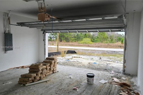 Villa ou maison à vendre à Lehigh Acres, Floride: 3 chambres, 197.6 m2 № 2010354 - photo 18