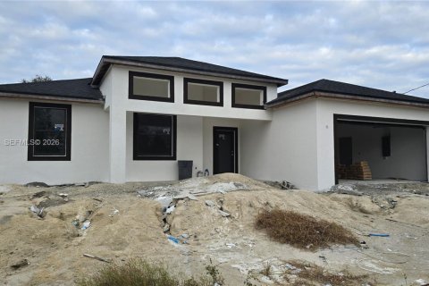 Villa ou maison à vendre à Lehigh Acres, Floride: 3 chambres, 197.6 m2 № 2010354 - photo 15