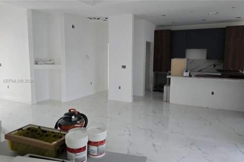 Villa ou maison à vendre à Lehigh Acres, Floride: 3 chambres, 197.6 m2 № 2010354 - photo 21