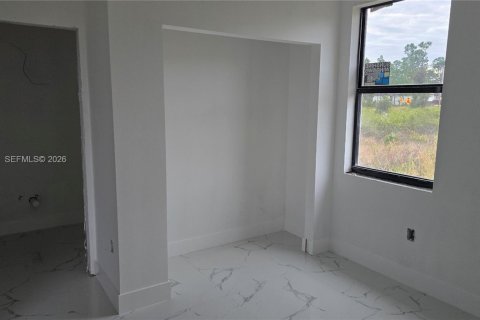 Villa ou maison à vendre à Lehigh Acres, Floride: 3 chambres, 197.6 m2 № 2010354 - photo 19