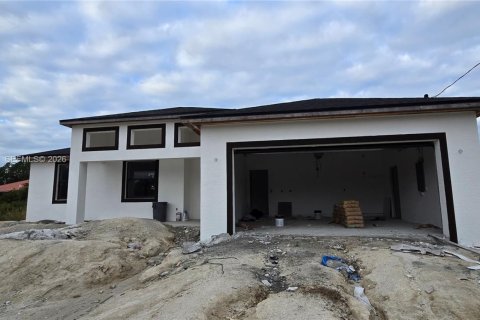 Villa ou maison à vendre à Lehigh Acres, Floride: 3 chambres, 197.6 m2 № 2010354 - photo 11