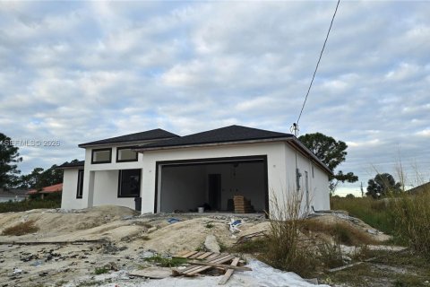 Villa ou maison à vendre à Lehigh Acres, Floride: 3 chambres, 197.6 m2 № 2010354 - photo 16