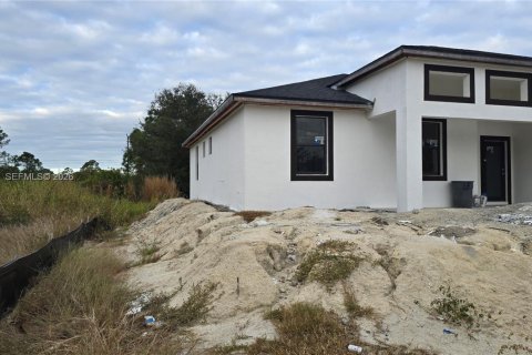 Villa ou maison à vendre à Lehigh Acres, Floride: 3 chambres, 197.6 m2 № 2010354 - photo 14