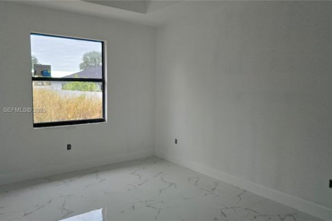 Villa ou maison à vendre à Lehigh Acres, Floride: 3 chambres, 197.6 m2 № 2010354 - photo 22