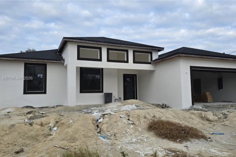 Villa ou maison à vendre à Lehigh Acres, Floride: 3 chambres, 197.6 m2 № 2010354 - photo 12