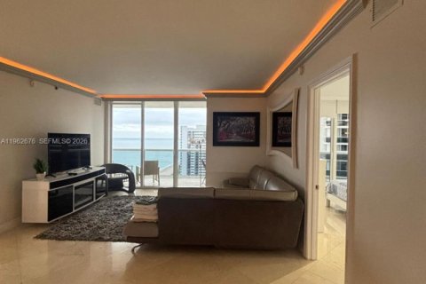 Condo in Hallandale Beach, Florida, 3 bedrooms  № 2052941 - photo 4