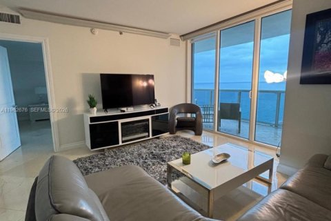 Condo in Hallandale Beach, Florida, 3 bedrooms  № 2052941 - photo 6