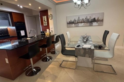 Condo in Hallandale Beach, Florida, 3 bedrooms  № 2052941 - photo 8