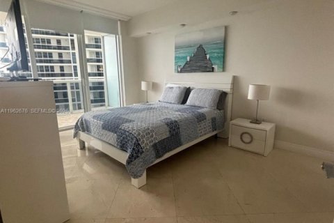 Condo in Hallandale Beach, Florida, 3 bedrooms  № 2052941 - photo 10