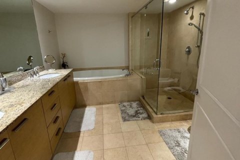 Condo in Hallandale Beach, Florida, 3 bedrooms  № 2052941 - photo 17