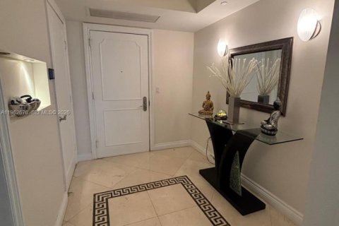 Condo in Hallandale Beach, Florida, 3 bedrooms  № 2052941 - photo 3