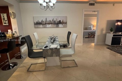 Condo in Hallandale Beach, Florida, 3 bedrooms  № 2052941 - photo 9