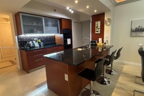 Condo in Hallandale Beach, Florida, 3 bedrooms  № 2052941 - photo 7