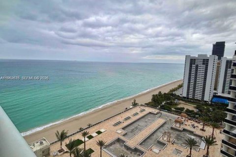 Condo in Hallandale Beach, Florida, 3 bedrooms  № 2052941