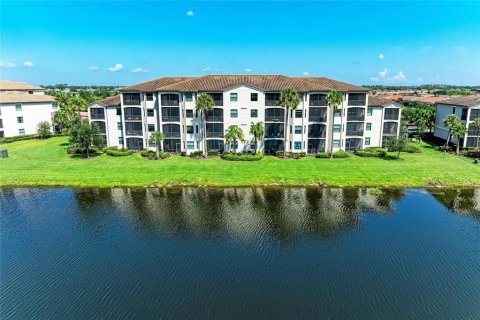Copropriété à vendre à Lakewood Ranch, Floride: 2 chambres, 104.14 m2 № 1905718 - photo 2