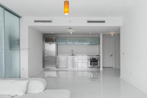 Condo in Miami, Florida, 2 bedrooms  № 1896501 - photo 11