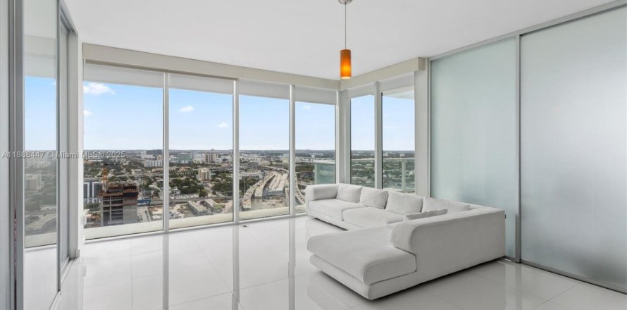 Condo in Miami, Florida, 2 bedrooms  № 1896501