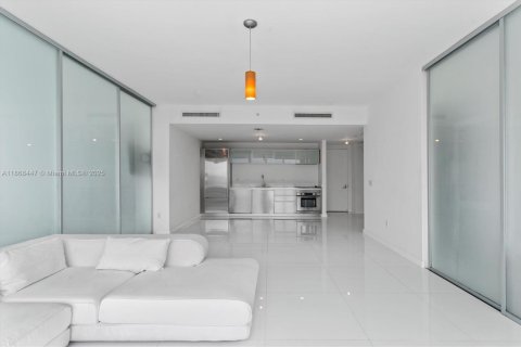 Condo in Miami, Florida, 2 bedrooms  № 1896501 - photo 10