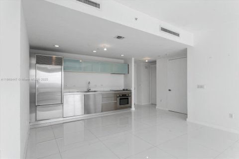 Condo in Miami, Florida, 2 bedrooms  № 1896501 - photo 12