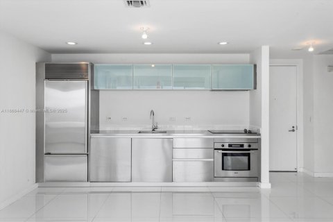 Condo in Miami, Florida, 2 bedrooms  № 1896501 - photo 7