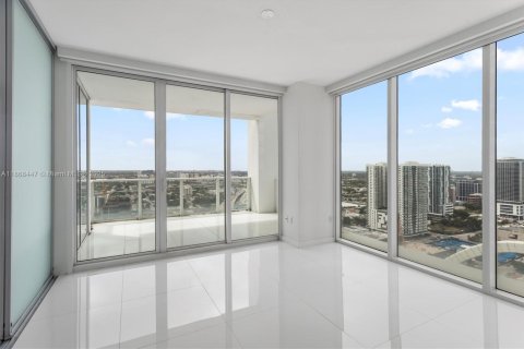 Condo in Miami, Florida, 2 bedrooms  № 1896501 - photo 14