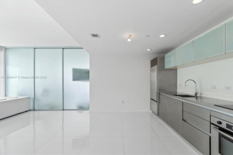 Condo in Miami, Florida, 2 bedrooms  № 1896501 - photo 9