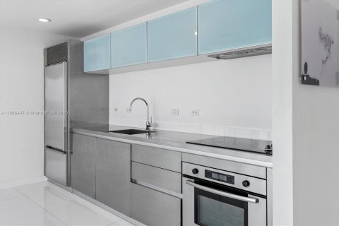 Condo in Miami, Florida, 2 bedrooms  № 1896501 - photo 8