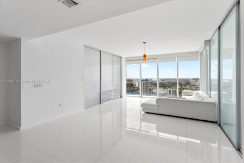 Condo in Miami, Florida, 2 bedrooms  № 1896501 - photo 5