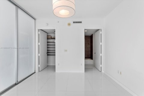Condo in Miami, Florida, 2 bedrooms  № 1896501 - photo 25
