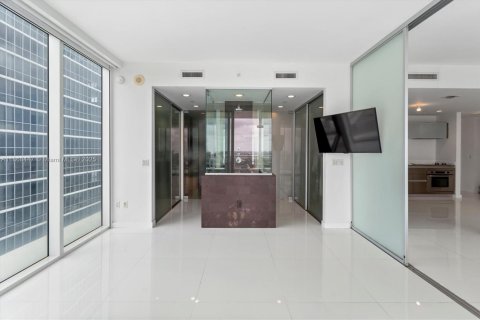 Condo in Miami, Florida, 2 bedrooms  № 1896501 - photo 16