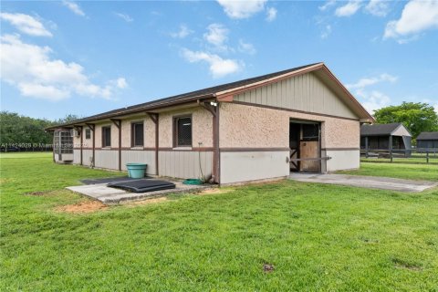 Casa en venta en Miami, Florida, 4 dormitorios, 479.84 m2 № 1938502 - foto 13