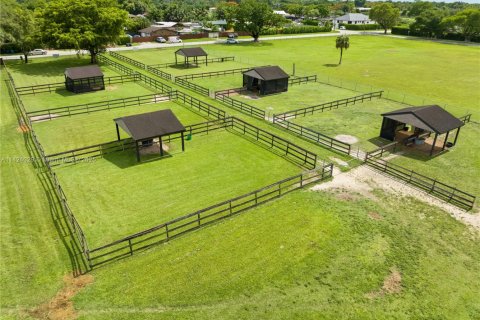 Villa ou maison à vendre à Miami, Floride: 4 chambres, 479.84 m2 № 1938502 - photo 23