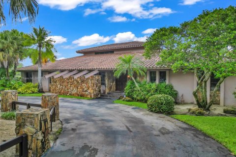 Casa en venta en Miami, Florida, 4 dormitorios, 479.84 m2 № 1938502 - foto 2