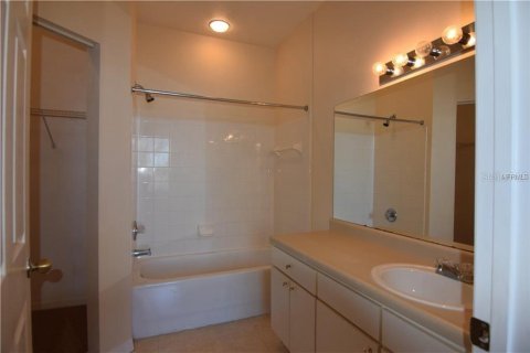 Condo in Tampa, Florida, 2 bedrooms  № 2236583 - photo 18