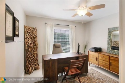 House in Coral Springs, Florida 5 bedrooms, 242.47 sq.m. № 1929833 - photo 16