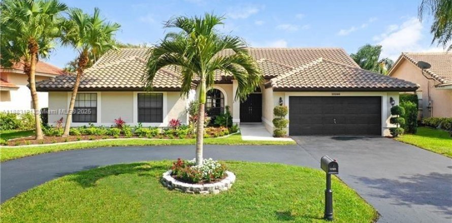 House in Coral Springs, Florida 5 bedrooms, 242.47 sq.m. № 1929833
