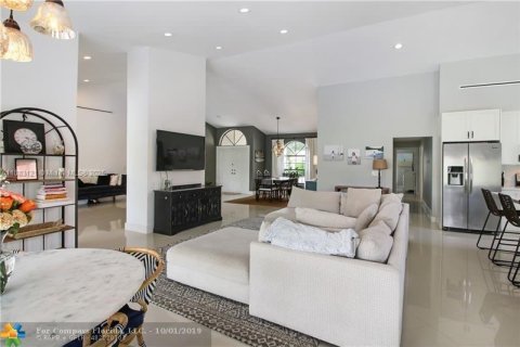House in Coral Springs, Florida 5 bedrooms, 242.47 sq.m. № 1929833 - photo 15