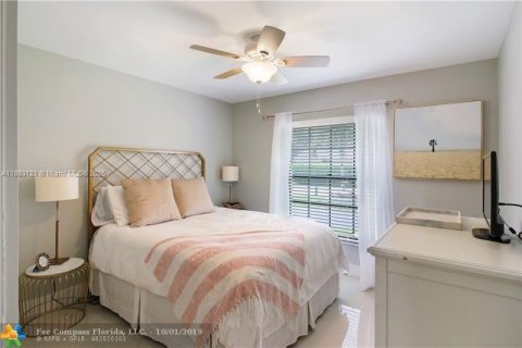 House in Coral Springs, Florida 5 bedrooms, 242.47 sq.m. № 1929833 - photo 8