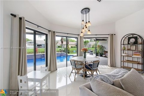 Villa ou maison à vendre à Coral Springs, Floride: 5 chambres, 242.47 m2 № 1929833 - photo 12