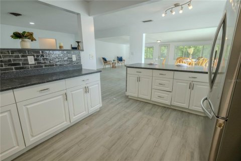Casa en venta en Saint Petersburg, Florida, 3 dormitorios, 171.5 m2 № 1885618 - foto 12