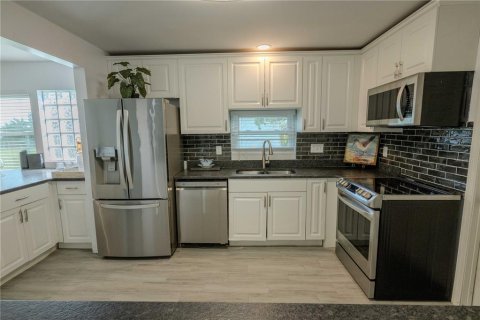 Casa en venta en Saint Petersburg, Florida, 3 dormitorios, 171.5 m2 № 1885618 - foto 11