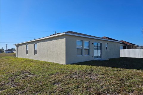 House in Cape Coral, Florida 4 bedrooms, 153.94 sq.m. № 2237739 - photo 26