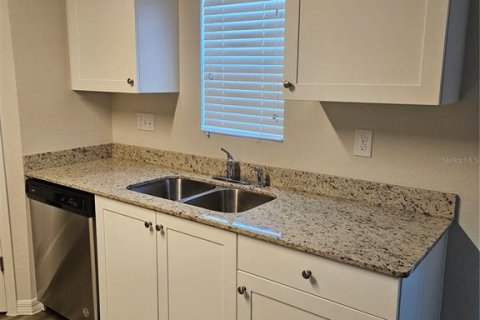 House in Cape Coral, Florida 4 bedrooms, 153.94 sq.m. № 2237739 - photo 5