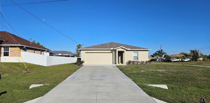 House in Cape Coral, Florida 4 bedrooms, 153.94 sq.m. № 2237739